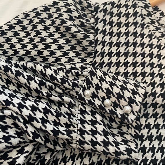 Like new Talbots houndstooth top! - Picture 3 of 5